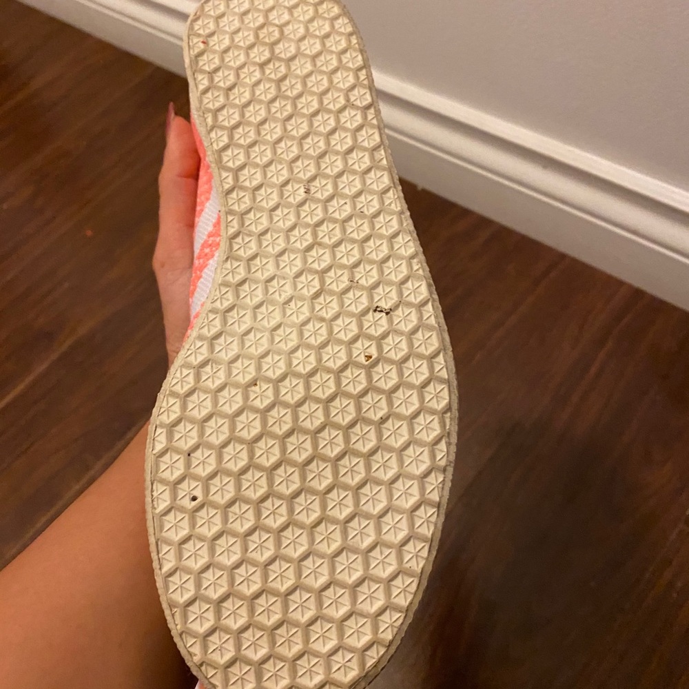 Sneaker - Picture 3 of 5